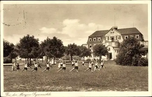 Ak Nordholz Wurster Nordseeküste, Kindererholungsheim- und Kurheim vom DRK, Morgengymnastik