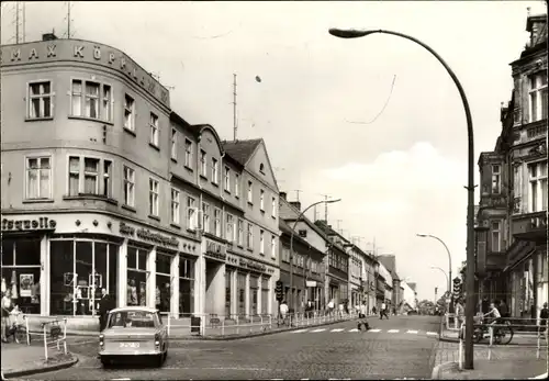 Ak Neustrelitz Mecklenburg Vorpommern, Strelitzer Strßae, Straßenpartie