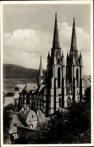 Ak Marburg an der Lahn, St. Elisabethkirche, Gesamtansicht, Blick über die Dächer der Stadt