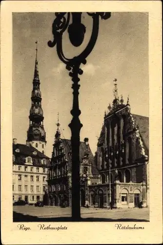 Ak Riga Lettland, Rathausplatz, Schwarzhäupterhaus, Petrikirche 