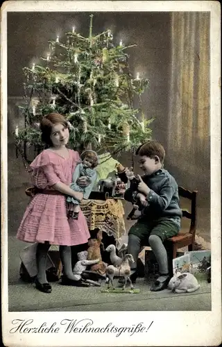 Ak Glückwunsch Weihnachten, Junge und Mädchen mit Geschenken, Puppe, Weihnachtsbaum, Teddy