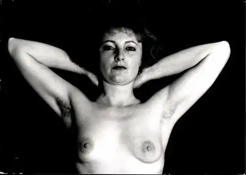 26 Fotos Aktfotografien, Junge Frauen posieren nackt, diverse Motive
