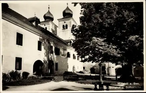 Ak Millstatt am See in Kärnten, Stiftshof u. Stiftskirche