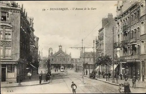 Ak Dunkerque Duunkerke Frankreich, L'Avenue de la Gare, Bahnhof
