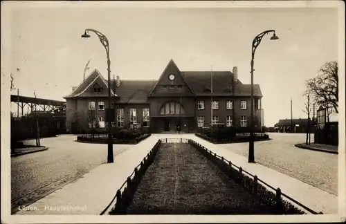 Ak Lünen in Westfalen, Hauptbahnhof von der Straße, Vorplatz, Grünanlagen