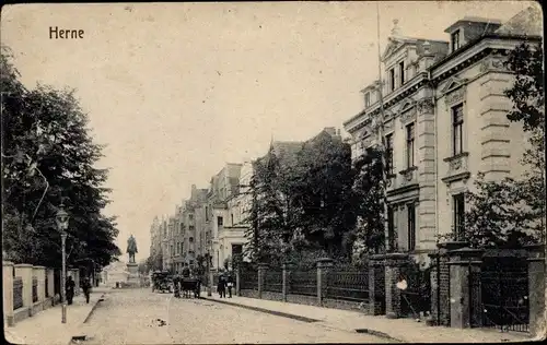 Ak Herne im Ruhrgebiet, Straße mit Reiterdenkmal, Wohnhäuser, Vorgärten