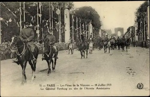Ak Paris, Les Fêtes de la Victoire, 14.7.1919, Général Pershing en tête de l'Armée Américaine