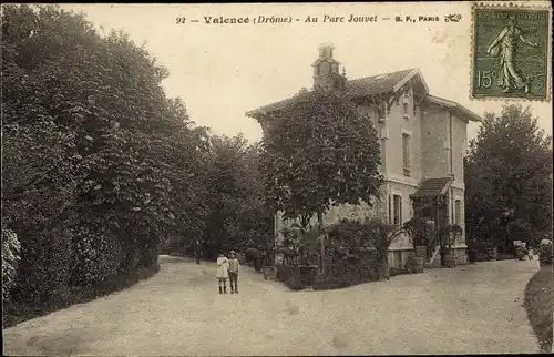 Ak Valence Drôme, Au Parc Jouvet, Hausansicht, Park