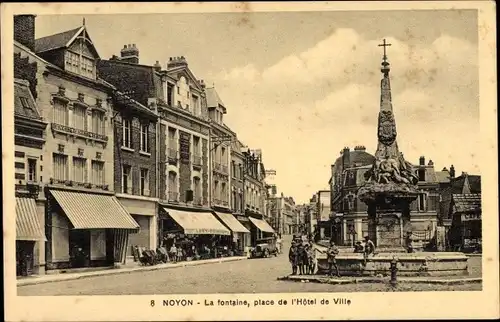 Ak Noyon Oise, La fontaine, place de l'Hôtel de Ville, Lory Peinture, enfants, fontaine