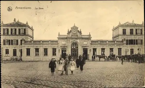 Ak Armentières Nord Frankreich, la gare, enfants