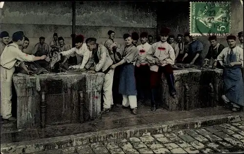 Ak Les Plaisirs de la Caserne, Le Lavoir, Französische Soldaten, Wäscherei