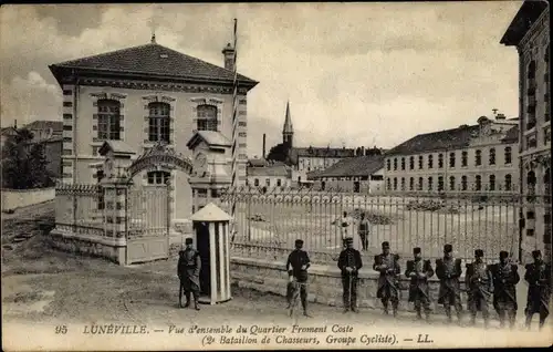 Ak Lunéville Meurthe et Moselle, Quartier Froment Coste, 2e Bataillon de Chasseurs, Groupe Cyclist