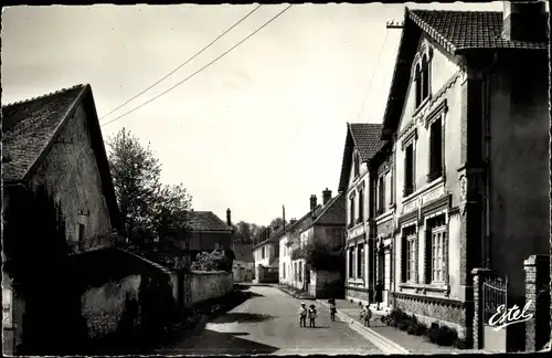 Ak Bréval Yvelines, Les Ecoles, Schulen, Straßenpartie