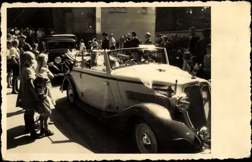 Foto Ak Wesel am Niederrhein, Hochzeit, Autokonvoi, Zuschauer, Horch Wanderer