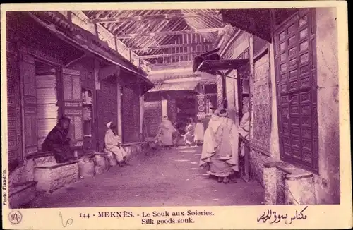 Ak Meknès Marokko, Le Souk aux Soieries, Straßenpartie, Passanten, Händler