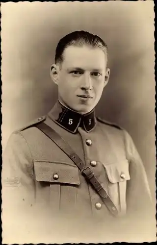 Foto Ak Französischer Soldat in Uniform, Portrait, Regiment 5, Schultergurt