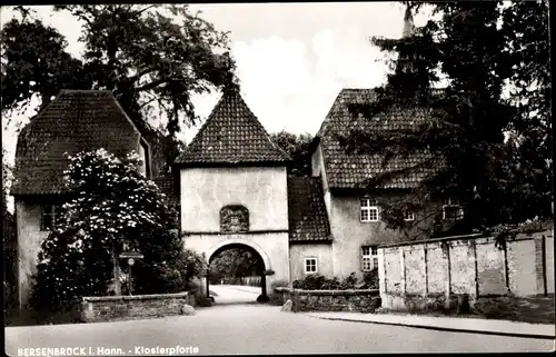 Ak Bersenbrück in Niedersachsen, Klosterpforte, Mauer, Häuser