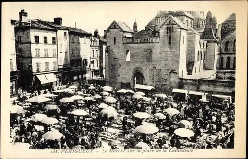 Ak Périgueux Dordogne, Le Marché sur la Place de la Cathedrale, Marktplatz, Kathedrale