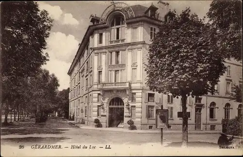 Ak Gérardmer Lothringen Vosges, Straßenpartie mit Blick auf das Hotel du Lac