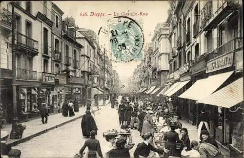 Ak Dieppe Seine Maritime, La Grande Rue, Marktstände vor Geschäfte, Händlerinnen
