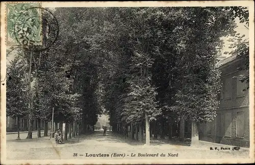 Ak Louviers Eure, Le Boulevard du Nord, Alleebäume, Passanten