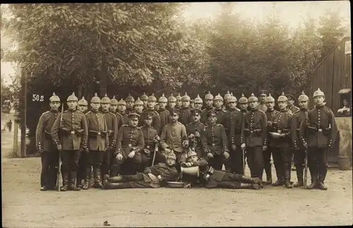 Foto Ak Elsenborn Bütgenbach Wallonien Lüttich, Deutsche Soldaten in Uniformen, Pickelhauben, 28