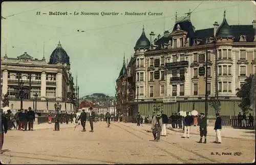 Ak Belfort Territoire de Belfort, Le Nouveau Quartier, Boulevard Carnot, Geschäftshäuser, Passanten