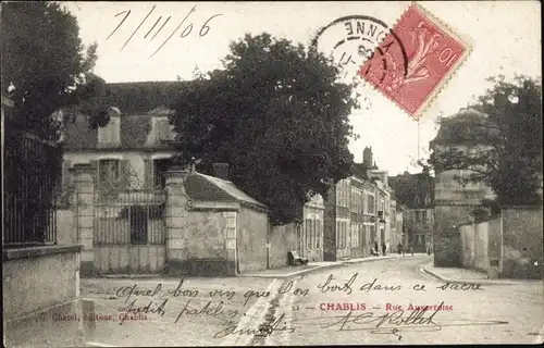 Ak Chablis Yonne, Rue Auxerroise, Straßenpartie, Wohnhäuser