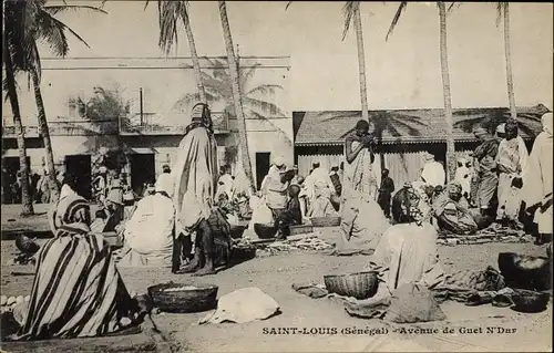 Ak Saint Louis Senegal, Avenue de Guet N'Dar, Händler auf den Marktplatz