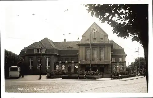 Ak Solingen in Nordrhein Westfalen, Bahnhof, Straßenseite