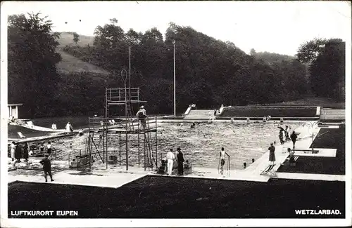 Ak Eupen Wallonien Lüttich, Wetzlarbad, Badegäste im Freibad, Sprungturm