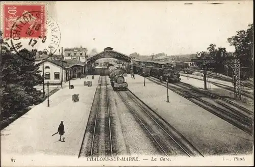 Ak Chalons sur Marne Marne, La Gare, Bahnhof von der Gleisseite, Dampflokomotiven