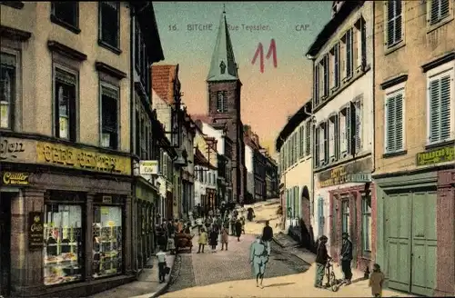 Ak Bitche Bitsch Lothringen Moselle, Rue Teyssier, Cafe Central, Hotel, Kirche, Passanten