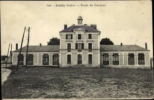 Ak Reuilly Indre, Ecole de Garcons, Jungenschule, Außenansicht