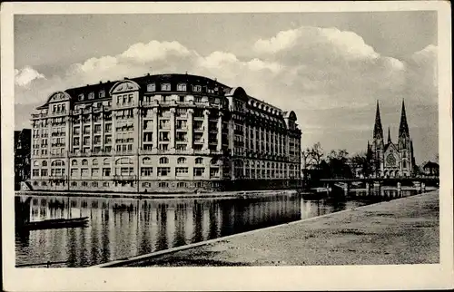 Ak Strasbourg Straßburg Elsass Bas Rhin, Gau Haus, Gebäude am Wasser, Kirche