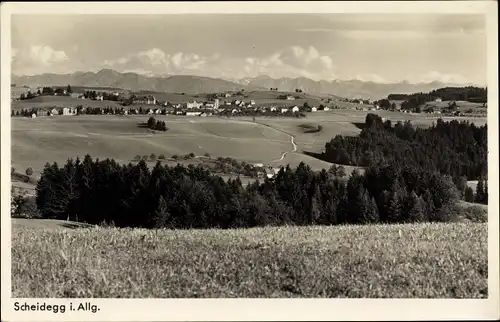 Ak Scheidegg im Allgäu, Panoramaansicht von Ortschaft, Alpen