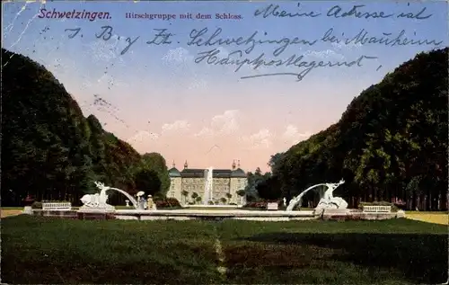 Ak Schwetzingen Baden Württemberg, Hirschgruppe mit dem Schloss
