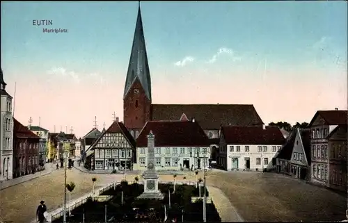 Ak Eutin in Ostholstein, Marktplatz, Kirche, Denkmal