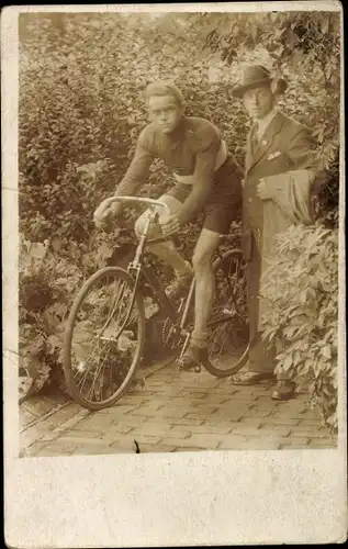 Foto Ak Rennrad, Radsportler, Zwei Männer
