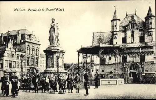 Ak Mechelen Malines Flandern Antwerpen, Partie de la Grand'Place, statue, enfants
