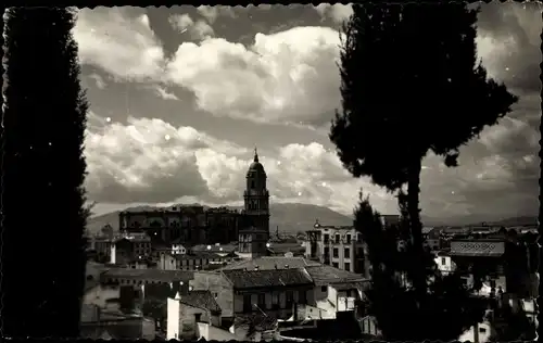 Ak Málaga Andalusien Spanien, Catedral vista desde Gibralfaro, Blick über die Dächer, Kathedrale