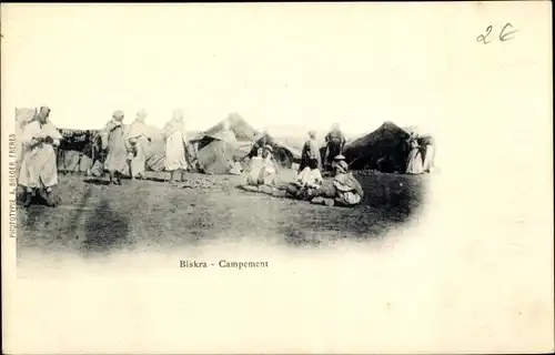 Ak Biskra Algerien, Campement, Männer in traditioneller Kleidung, Zeltlager