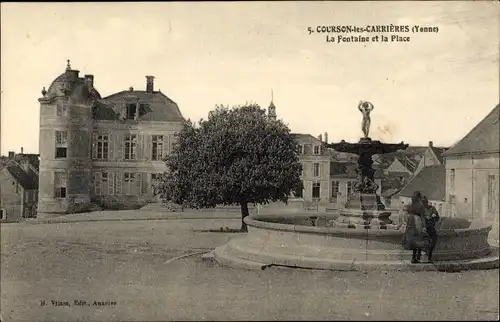 Ak Courson les Carrières Yonne, La Fontaine et la Place