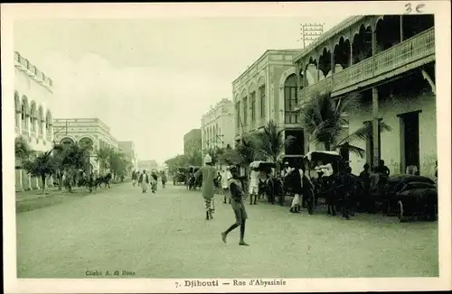 Ak Djibouti Dschibuti, Rue d'Abyssinie, Straßenpartie, Kutschen, Passanten