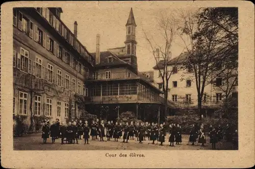 Ak Strasbourg Straßburg Elsass Bas Rhin, Pensionnat de Notre Dame, Cour des élèves