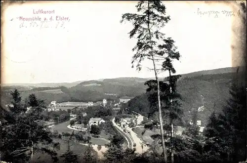 Ak Neumühle in Thüringen, Panorama vom Ort, Bahnstrecke