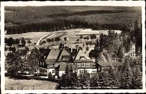 Ak Neudorf Sehmatal im Erzgebirge, Bethlehemstift, Vierenstraße, Panorama vom Ort, Wald