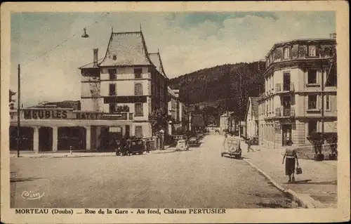 Ak Morteau Doubs, Rue de la Gare, Au fond, Château Pertusier