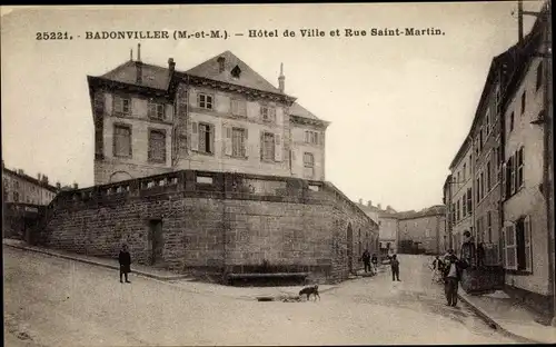 Ak Badonviller Lothringen Meurthe et Moselle, Hôtel de Ville et Rue Saint Martin