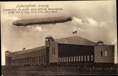 Ak Leipzig, Zeppelin Luftschiff LZ 17 Sachsen über der Luftschiffhalle